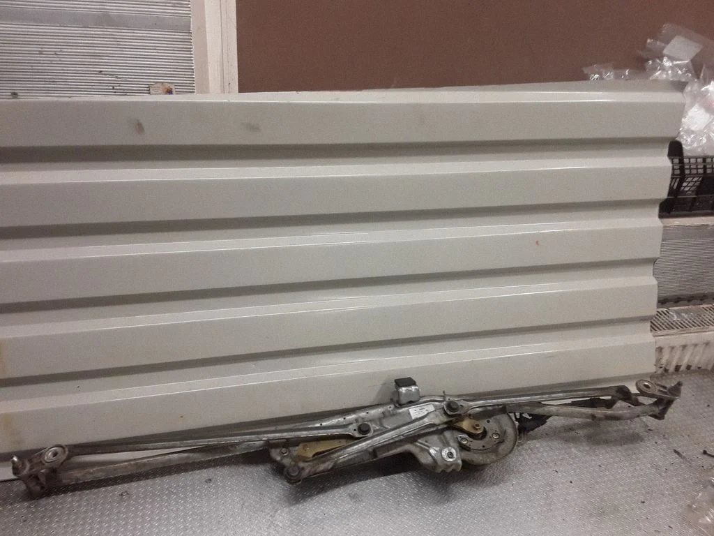 Front wiper linkage and motor – Volkswagen Sharan (2001-2010)