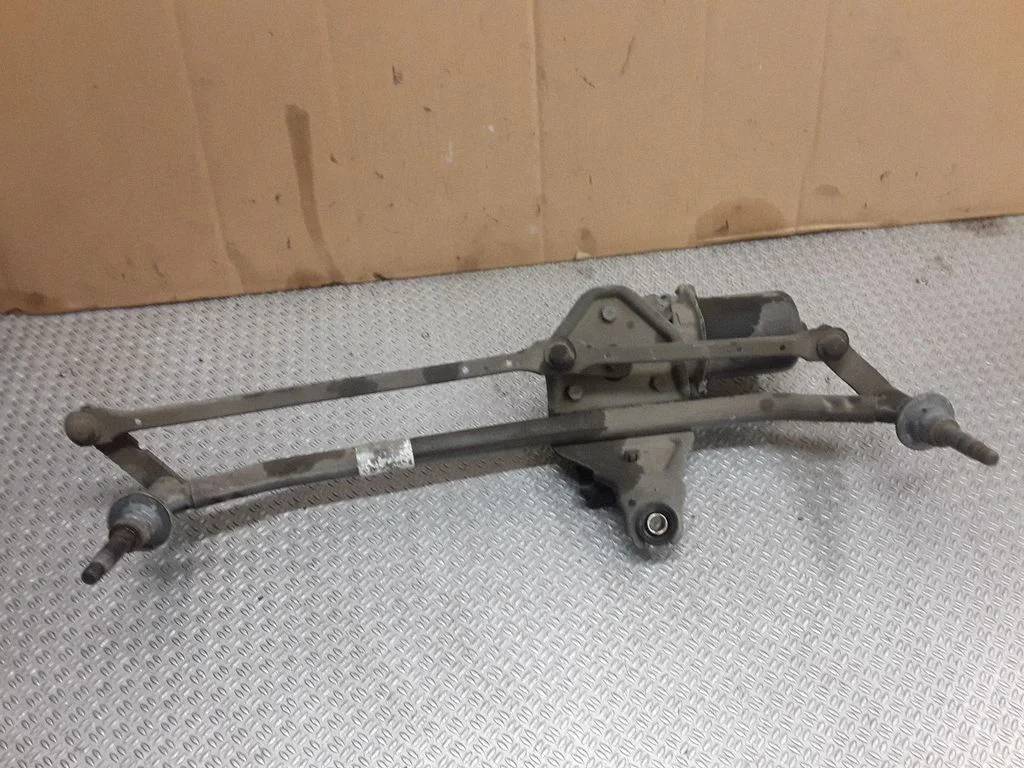Front wiper linkage and motor – Renault Trafic II (X83) (2001-2014)