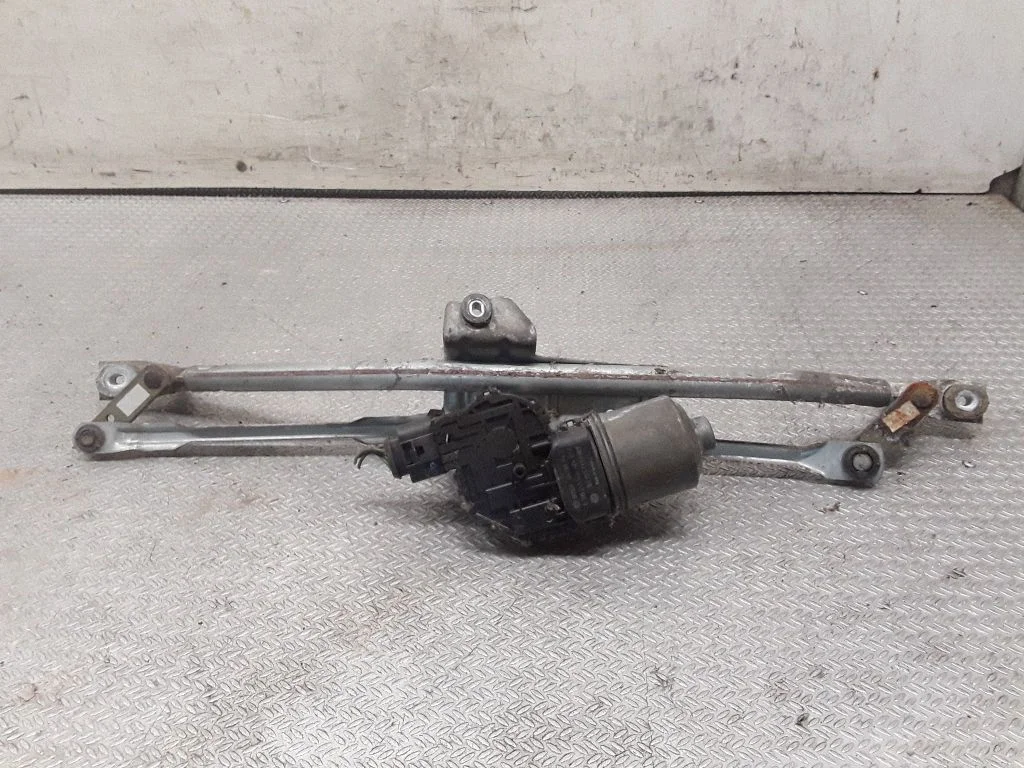 Front wiper linkage and motor – Volkswagen Passat B5.5 (2001-2005)
