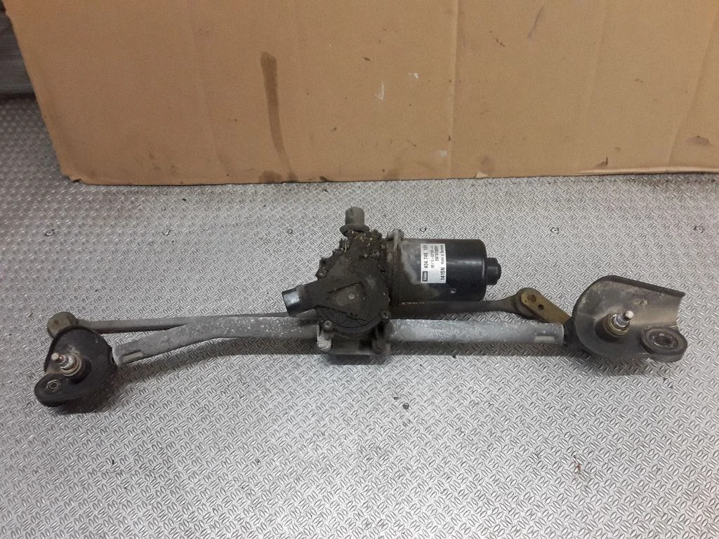 Kojameeste mehhanismi komplekt – Toyota Corolla E120 E130 (2004-2007)