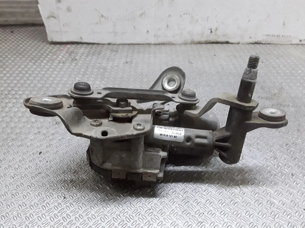 Front wiper linkage and motor