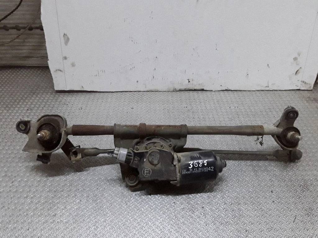 Front wiper linkage and motor – Mitsubishi Outlander (2001-2007)