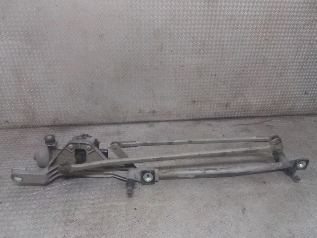 Front wiper linkage and motor – Ford Focus C-MAX (2003-2010)