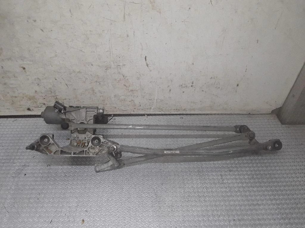 Front wiper linkage and motor – Ford Focus C-MAX (2003-2010)