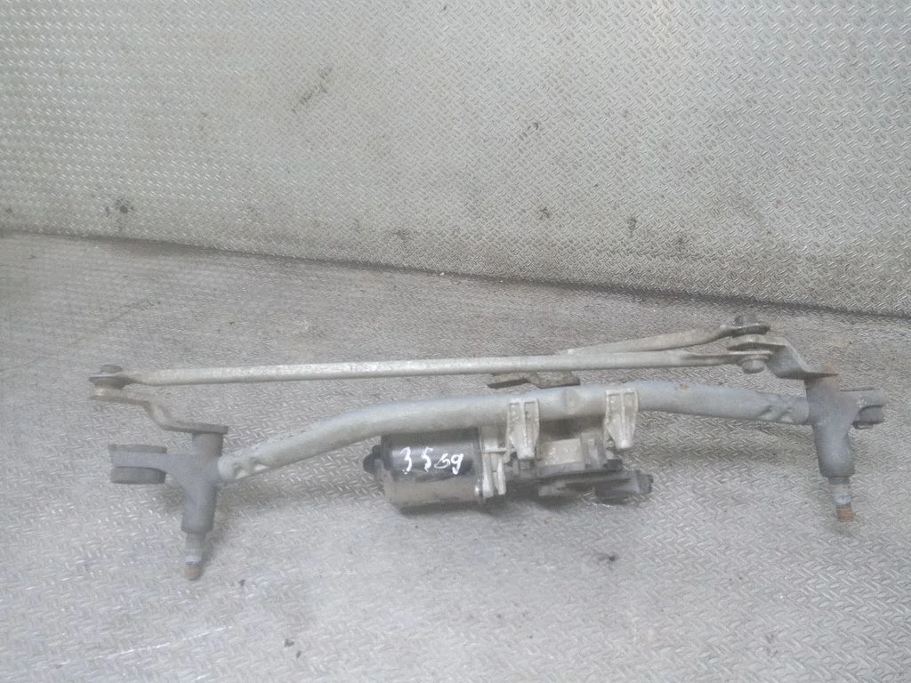 Front wiper linkage and motor