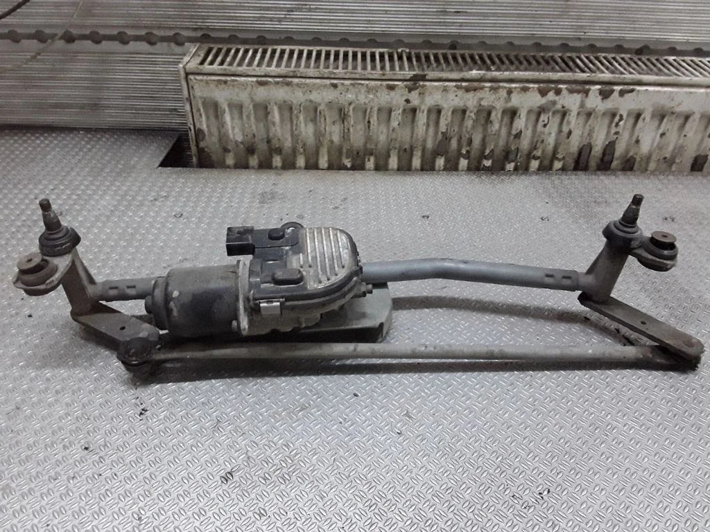 Front wiper linkage and motor – Volkswagen Passat B6 (2005-2010)