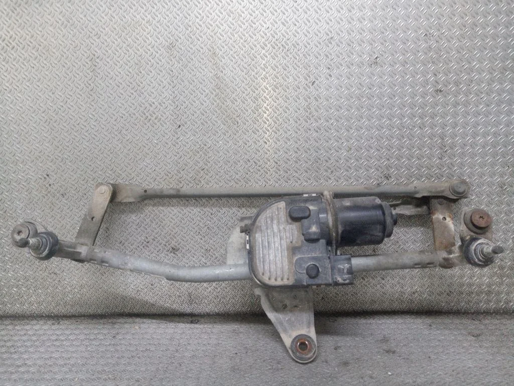Mechanizm wycieraczek z silniczkiem – Volkswagen Passat B6 (2005-2010)