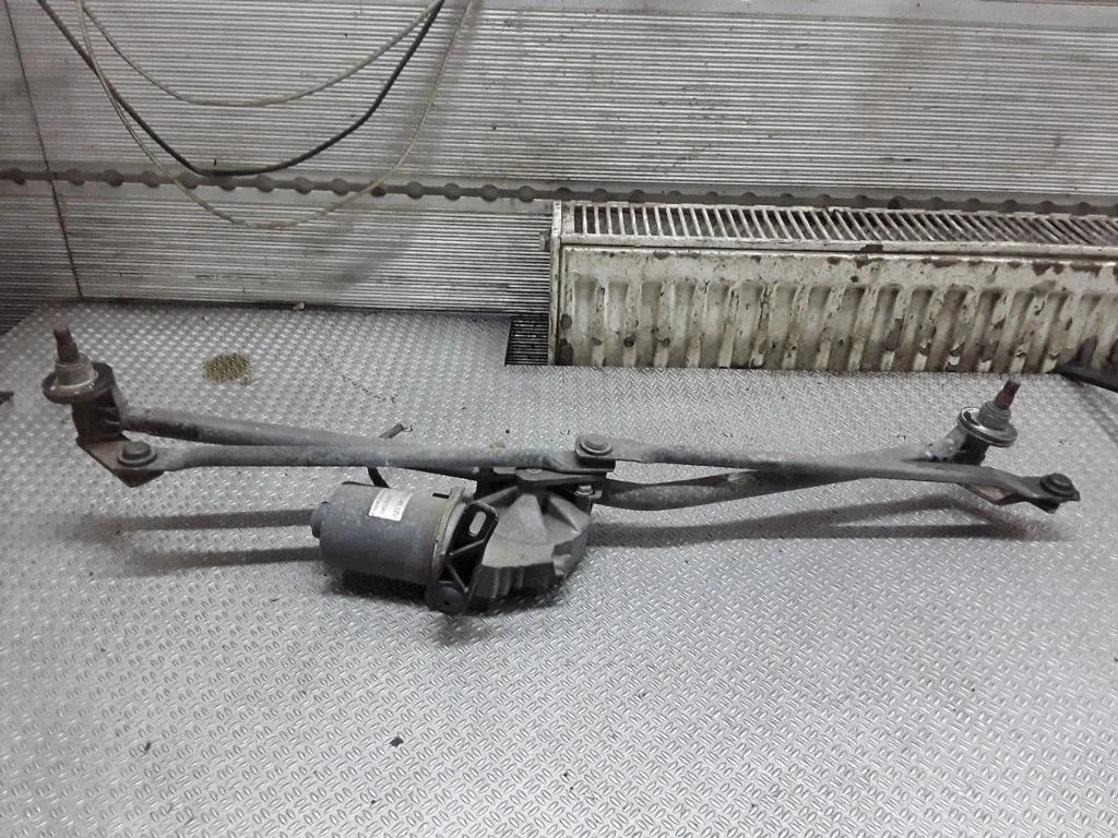 Front wiper linkage and motor – Mercedes-Benz Sprinter W906 (2006-2018)
