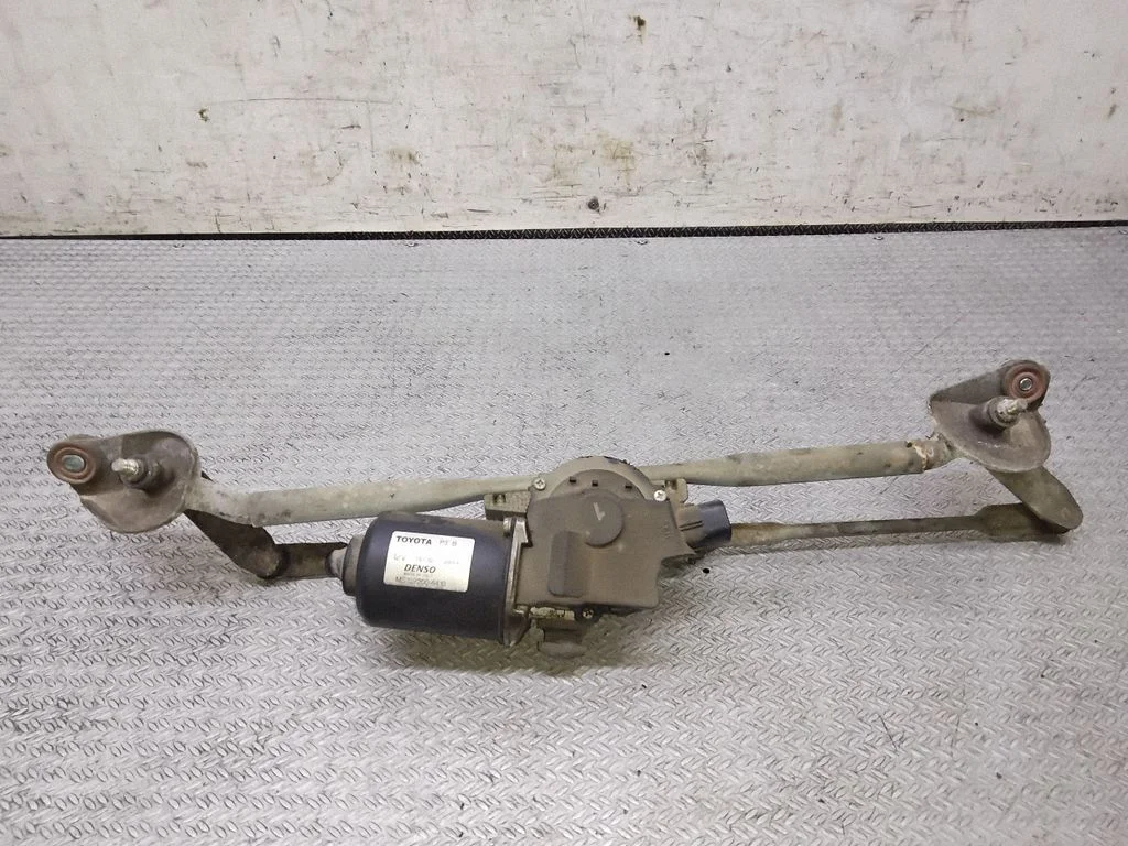 Front wiper linkage and motor – Toyota Avensis T250 (2006-2009)