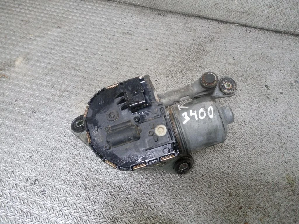 Front wiper linkage and motor