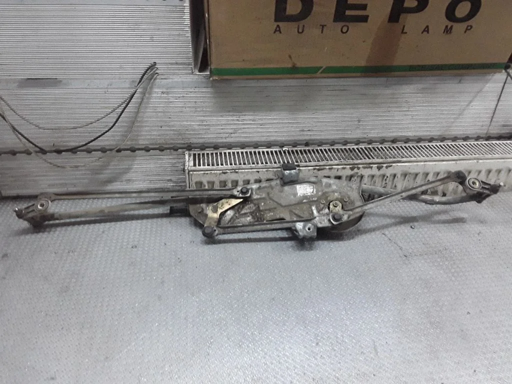 Front wiper linkage and motor – Volkswagen Sharan (2001-2010)
