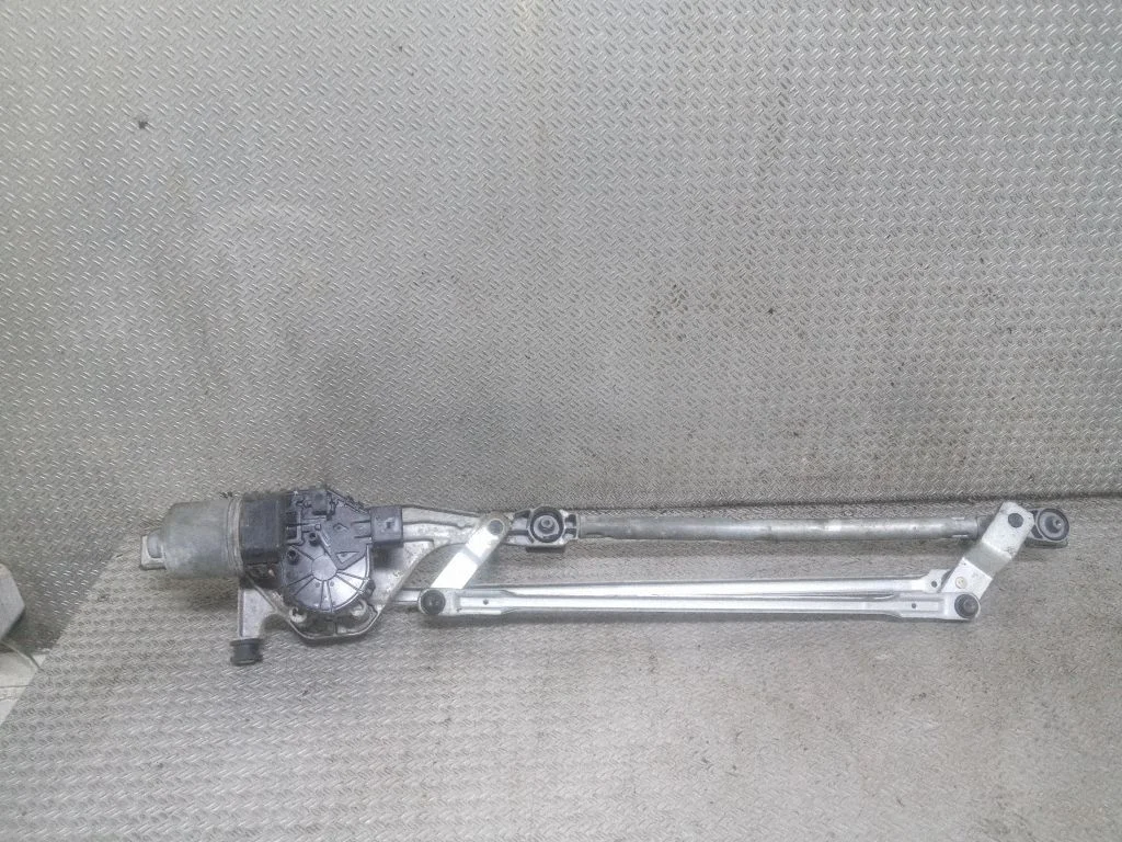 Front wiper linkage and motor – Ford Focus C-MAX (2003-2010)