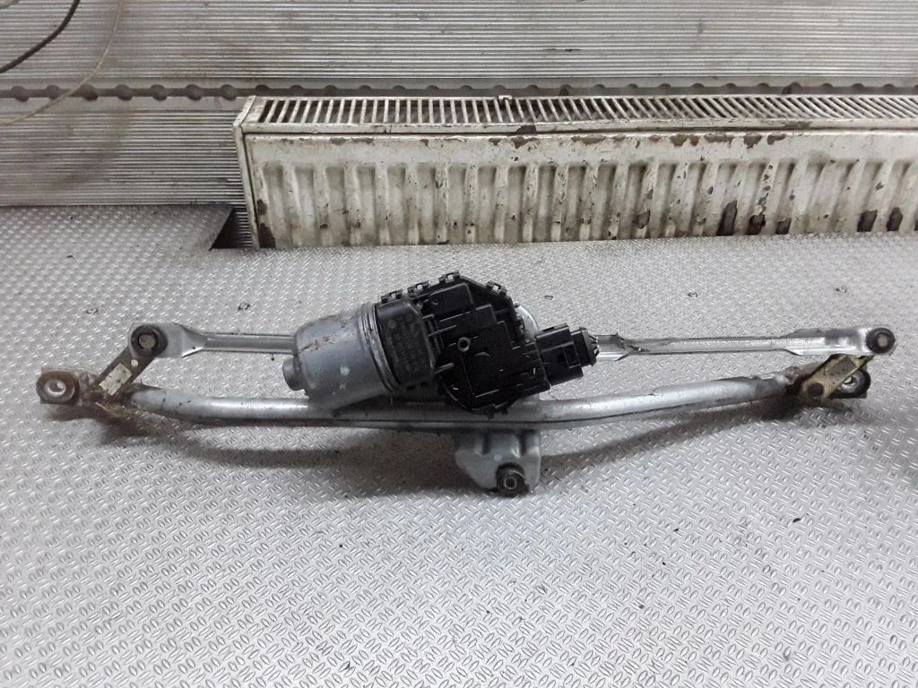 Mechanizm wycieraczek z silniczkiem – Volkswagen Passat B5.5 (2001-2005)