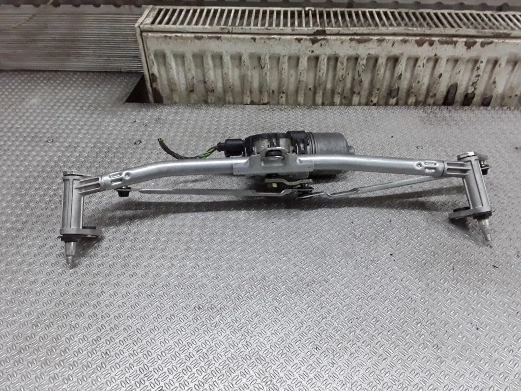 Front wiper linkage and motor – Audi A3 S3 8L (1996-2003)