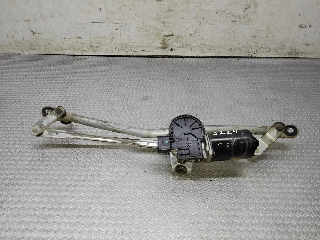 Front wiper linkage and motor – Mazda 3 I (2003-2006)