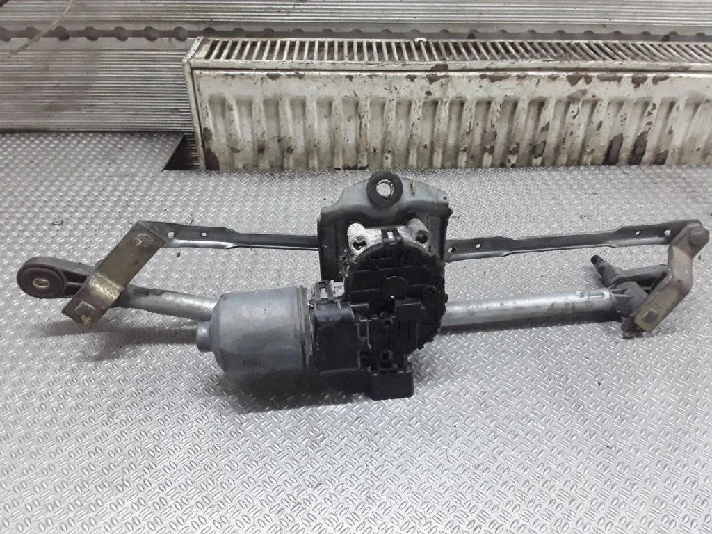 Front wiper linkage and motor – Citroen C5 (2005-2008)