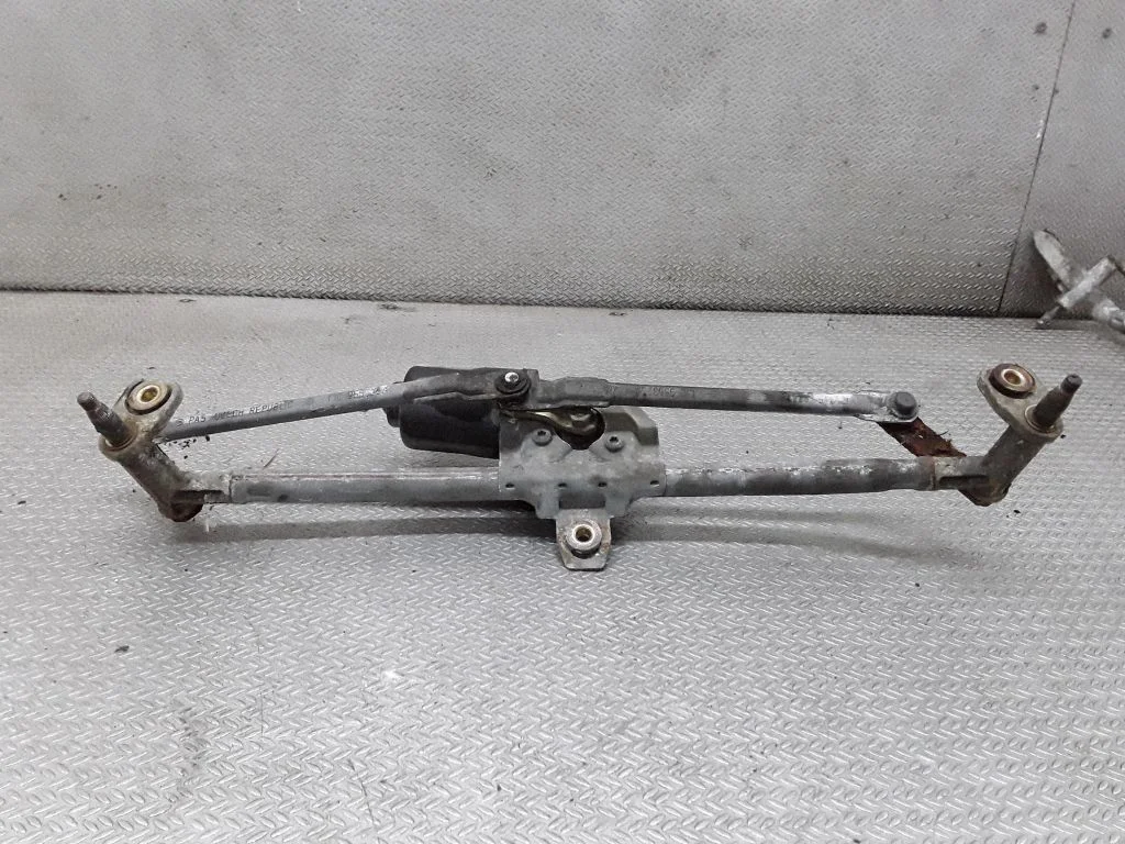 Front wiper linkage and motor – Volkswagen Golf IV (1998-2005)