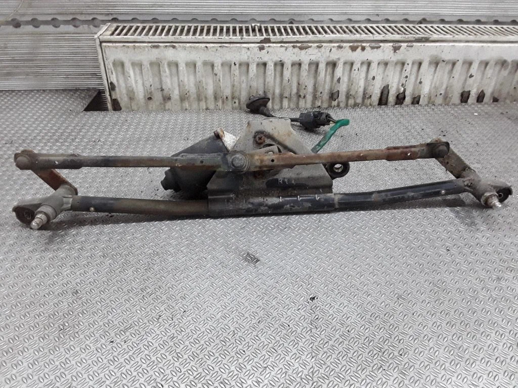 Front wiper linkage and motor – Hyundai Santa Fe (2000-2006)