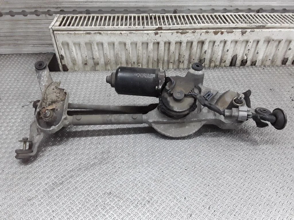 Front wiper linkage and motor – Toyota Previa (XR30, XR40) II (2000-2006)