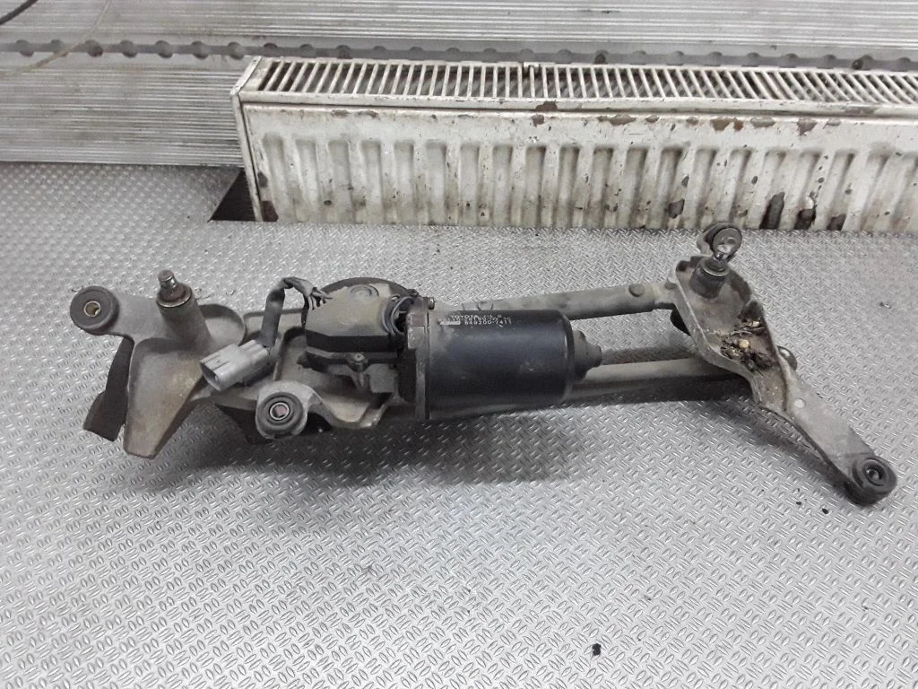 Front wiper linkage and motor – Toyota Previa (XR30, XR40) II (2000-2006)