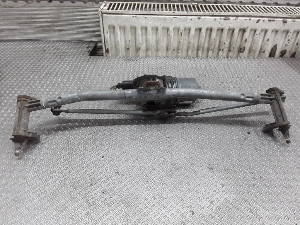 Front wiper linkage and motor – Audi A3 S3 8L (1996-2003)