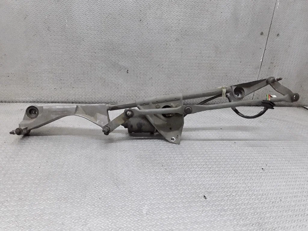 Front wiper linkage and motor – Mercedes-Benz C-Class W203 (2000-2007)