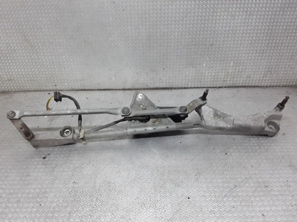 Front wiper linkage and motor – Mercedes-Benz C-Class W203 (2000-2007)