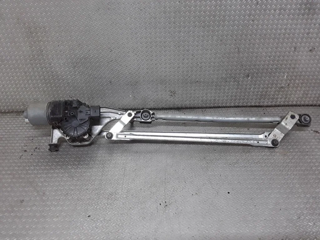 Front wiper linkage and motor – Ford Focus C-MAX (2003-2010)
