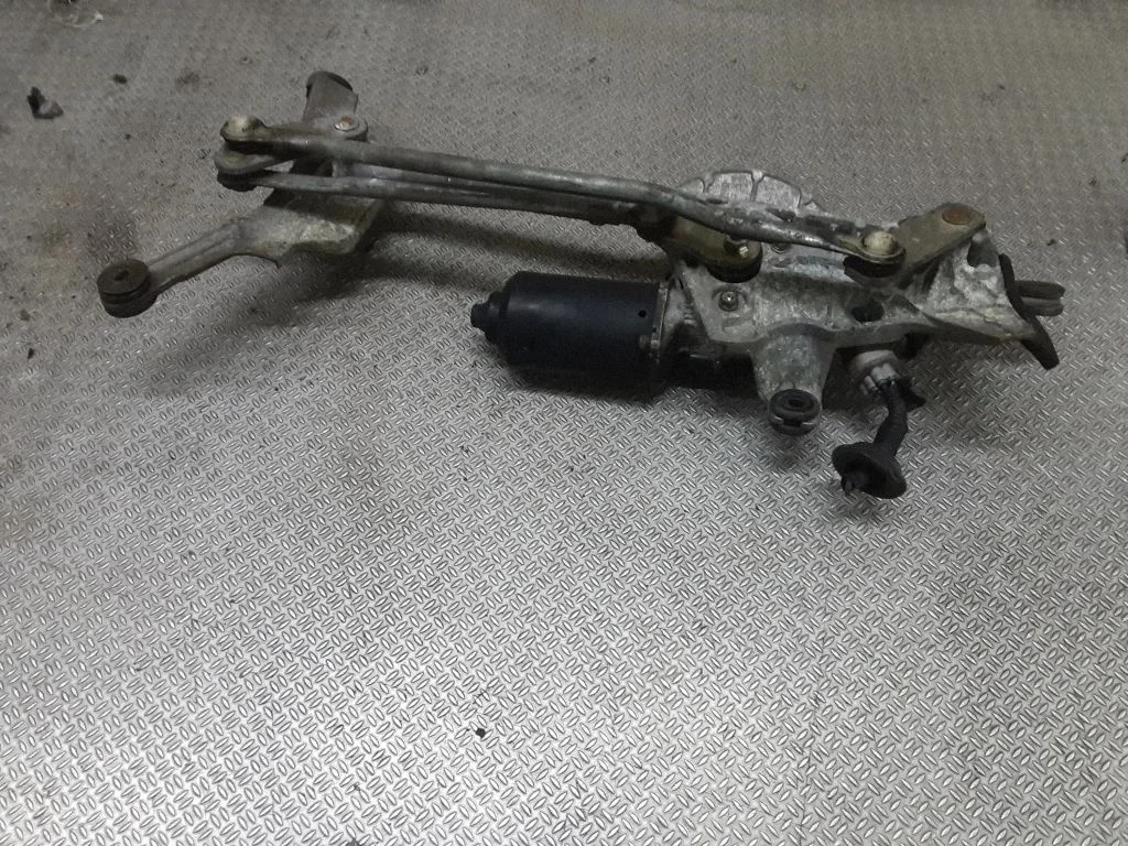 Front wiper linkage and motor – Toyota Previa (XR30, XR40) II (2000-2006)