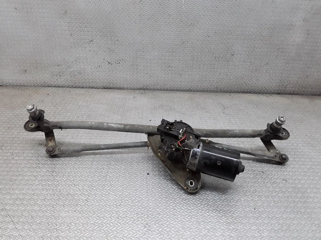 Front wiper linkage and motor