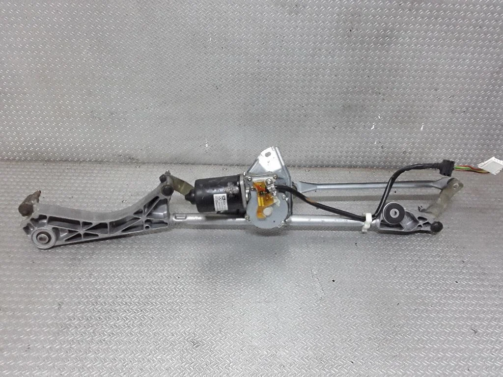 Front wiper linkage and motor – Mercedes-Benz C-Class W203 (2000-2007)