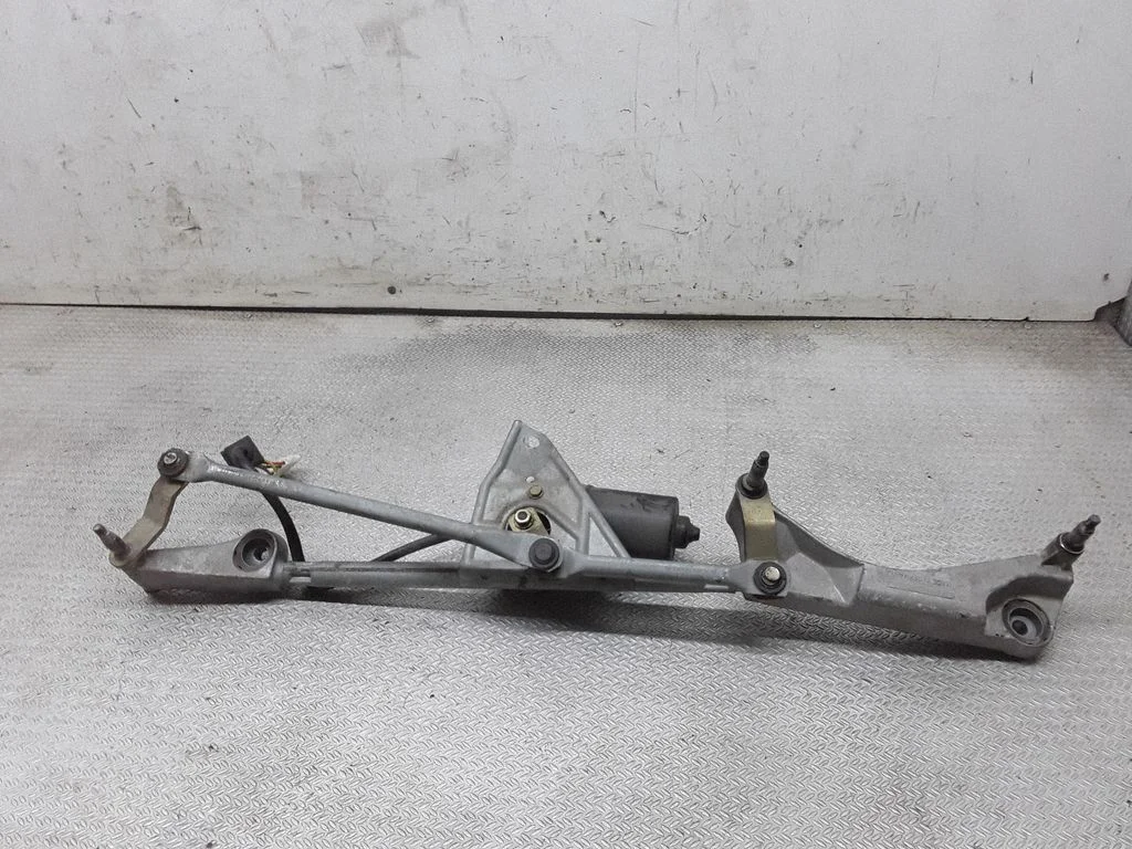 Front wiper linkage and motor – Mercedes-Benz C-Class W203 (2000-2007)