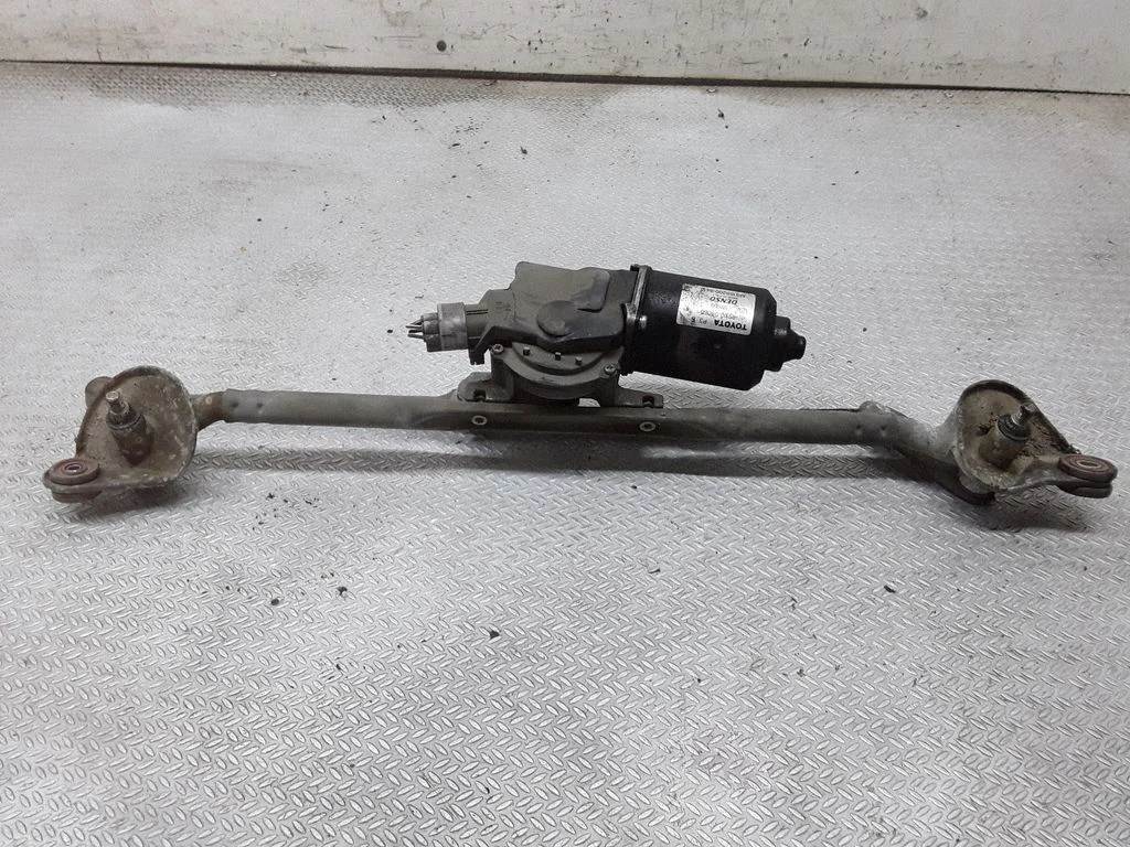 Front wiper linkage and motor – Toyota Avensis T250 (2006-2009)