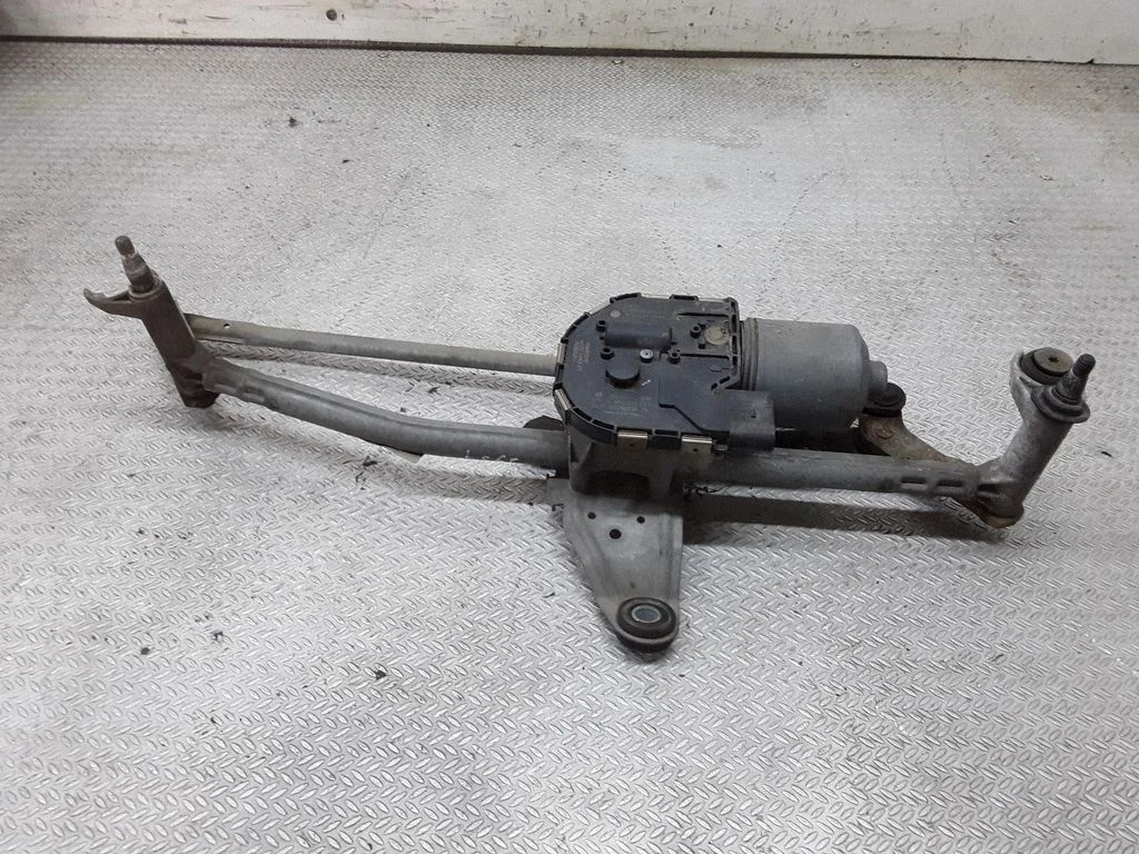Front wiper linkage and motor – Volkswagen Passat B6 (2005-2010)