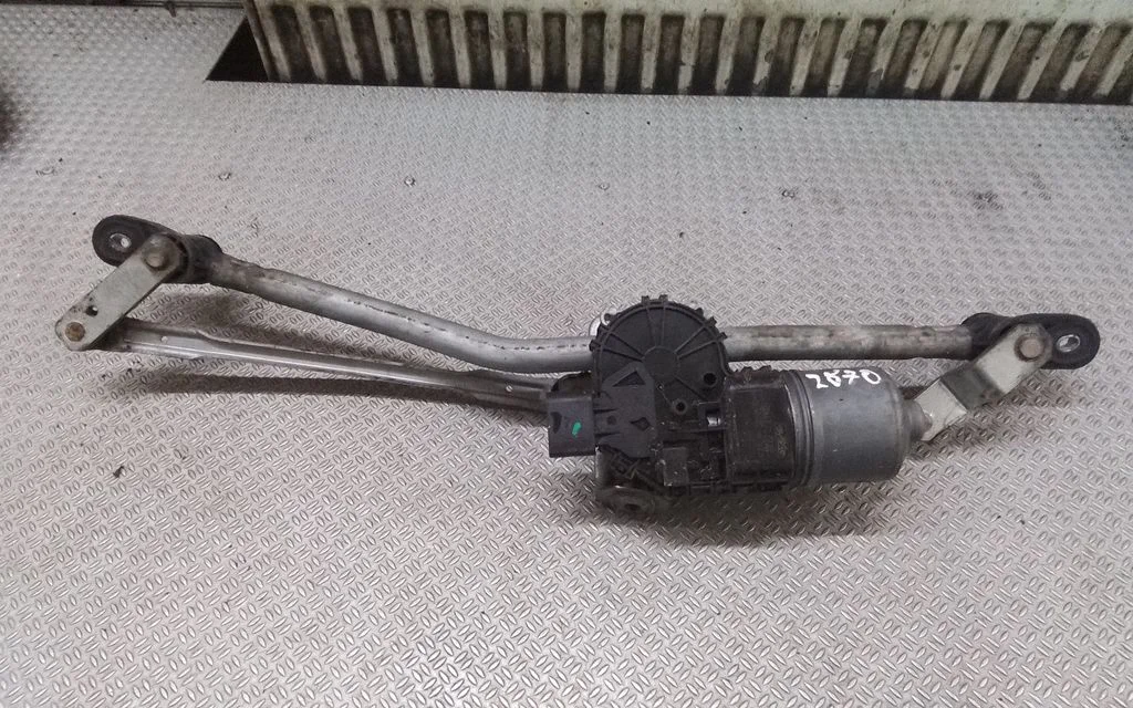 Front wiper linkage and motor – Mazda 3 I (2003-2006)