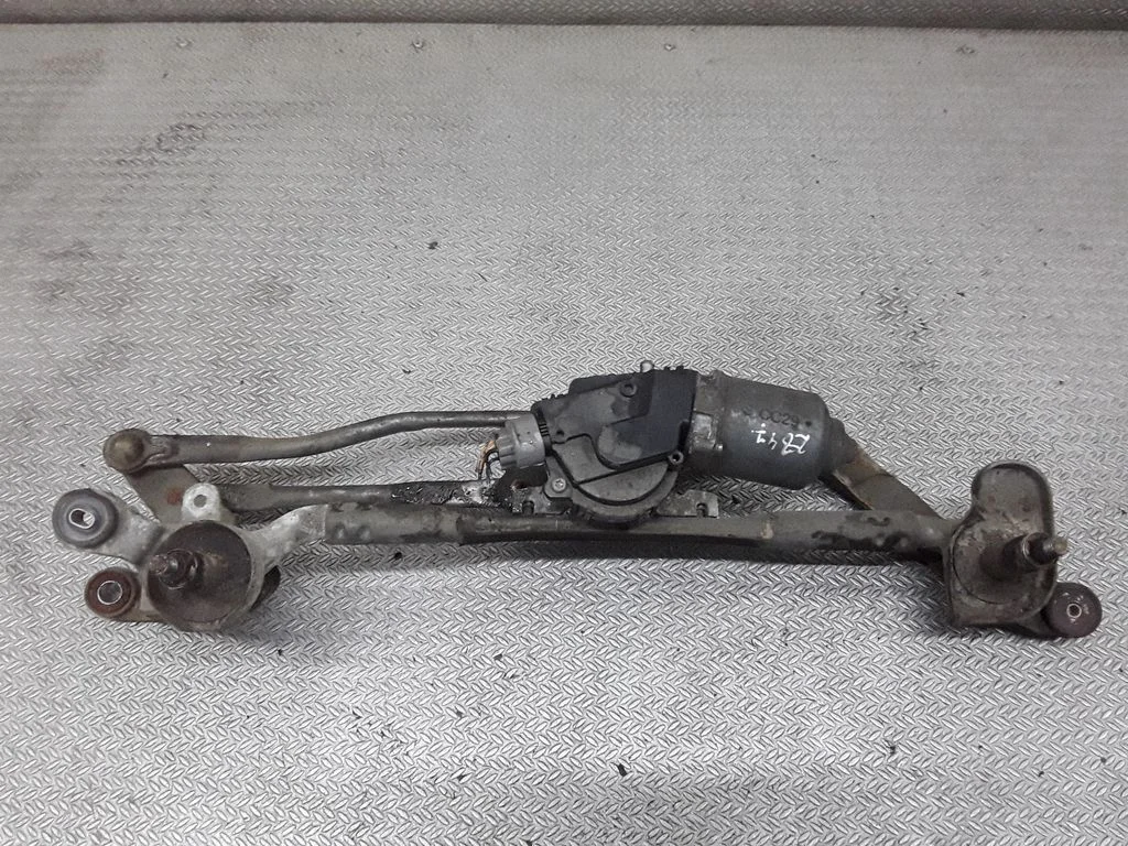 Mechanizm wycieraczek z silniczkiem