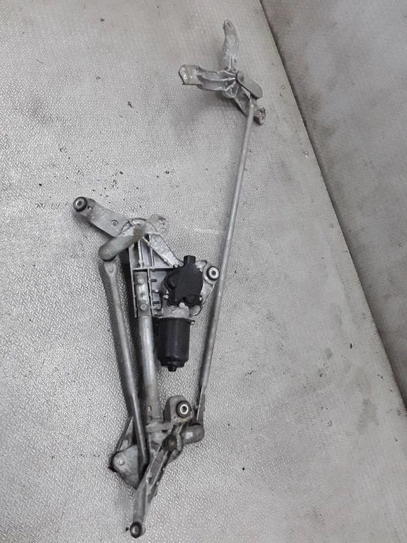 Front wiper linkage and motor – Mitsubishi Grandis (2003-2011)