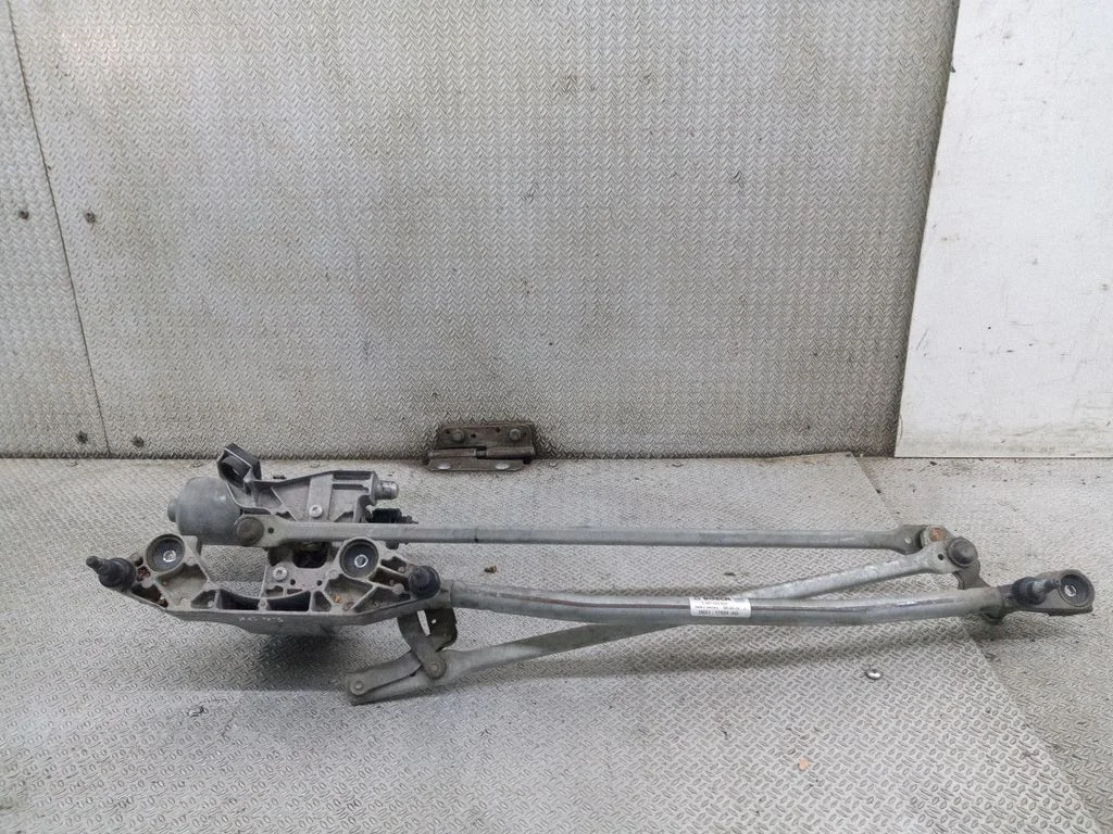 Front wiper linkage and motor – Ford Focus C-MAX (2003-2010)