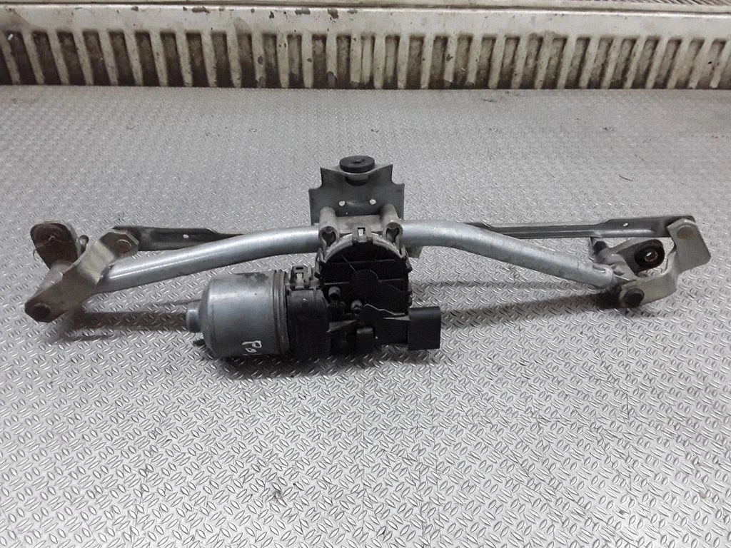 Front wiper linkage and motor – Volkswagen Polo (2002-2005)
