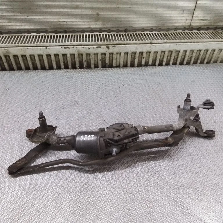 Front wiper linkage and motor – Mazda 5 (2005-2010)