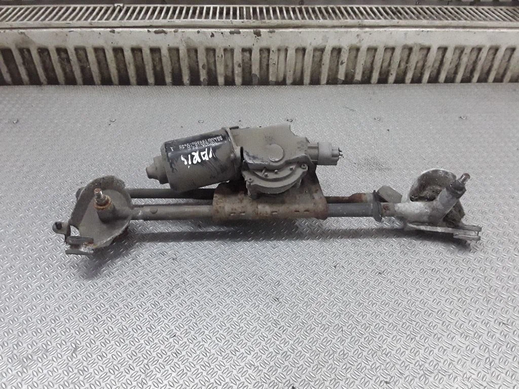 Front wiper linkage and motor – Toyota Yaris Verso (1999-2005)