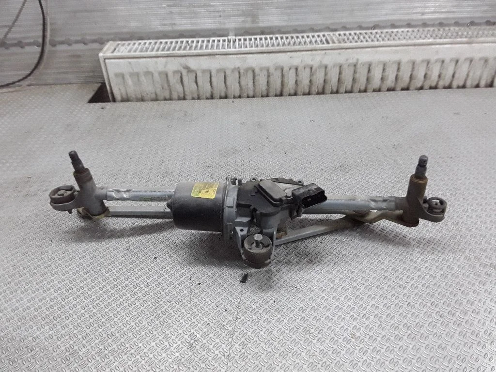 Front wiper linkage and motor – Citroen C3 (2002-2004)