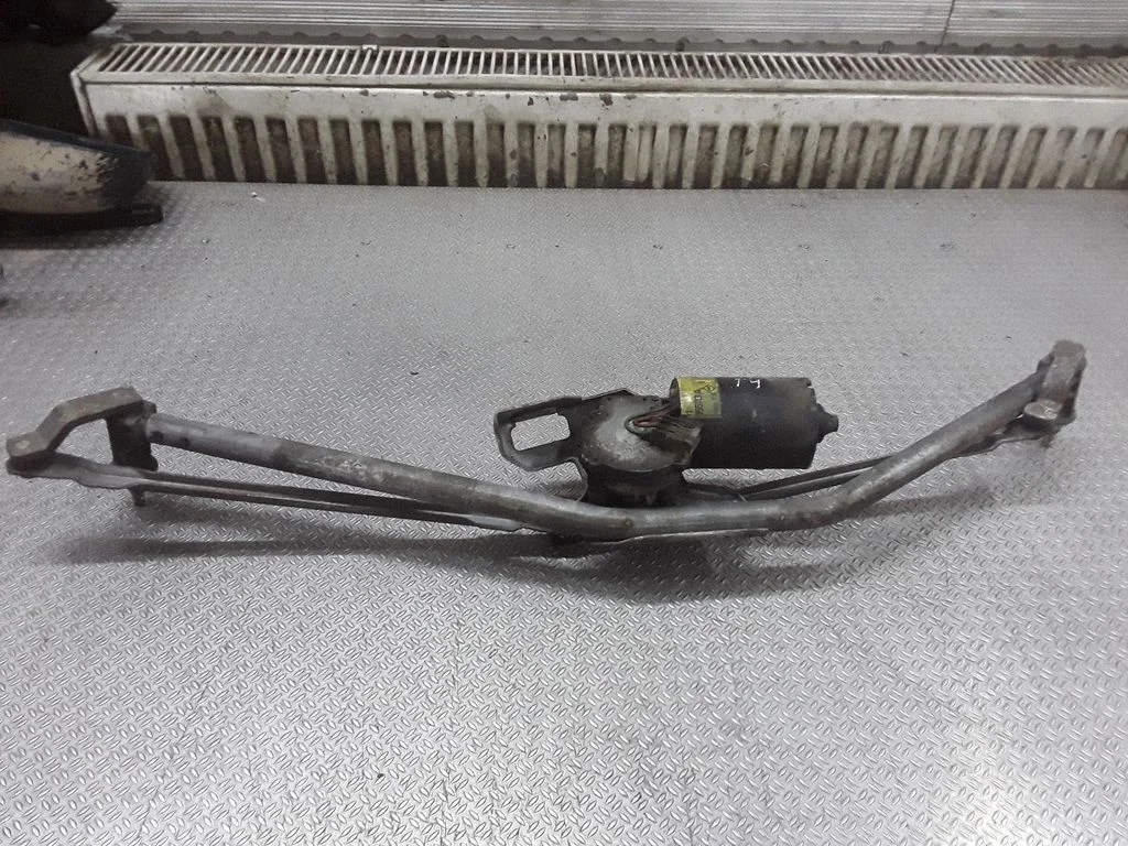 Front wiper linkage and motor – Volkswagen Transporter - Caravelle T4 (1991-2003)