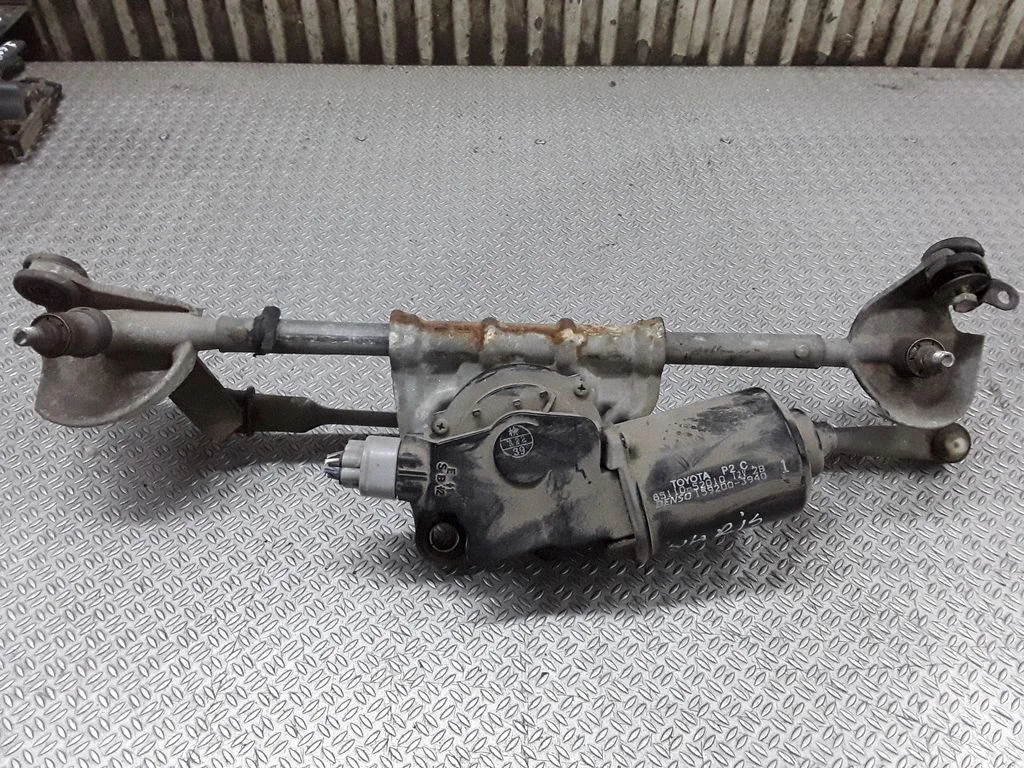 Front wiper linkage and motor – Toyota Yaris Verso (1999-2005)
