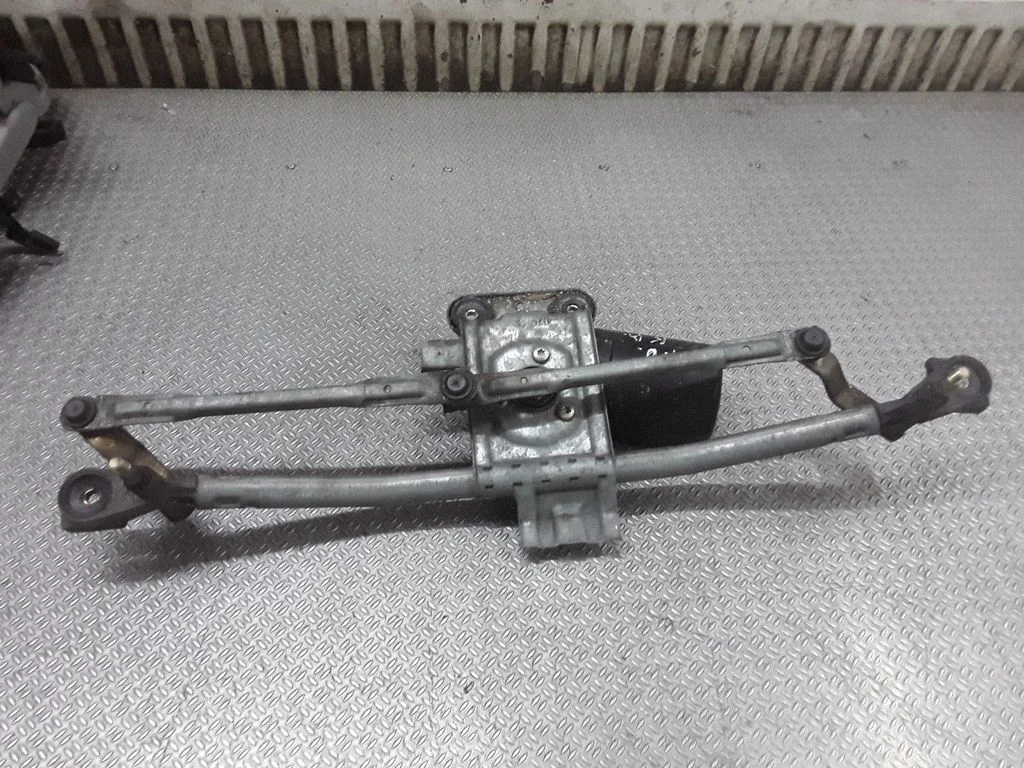 Front wiper linkage and motor 97KG17B571AC – Ford Ka (1996-2008)