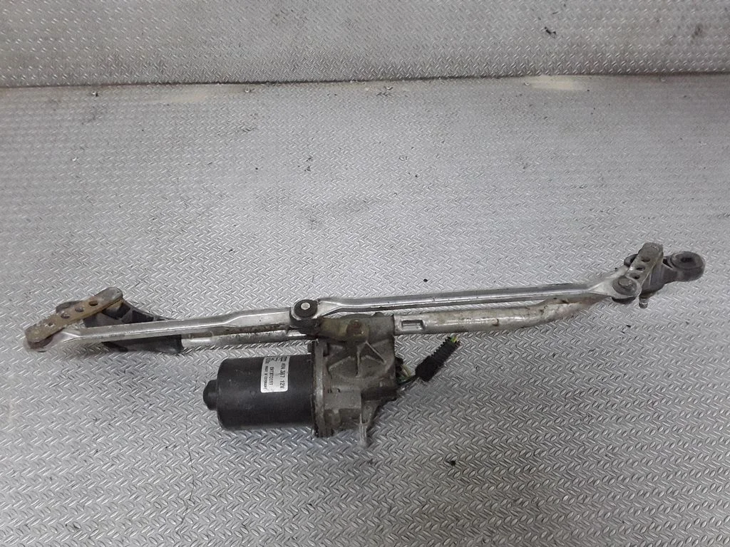 Front wiper linkage and motor – Opel Astra G (1998-2009)