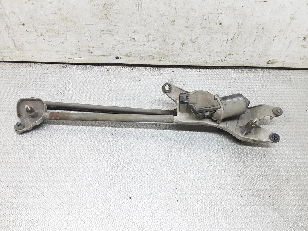 Front wiper linkage and motor