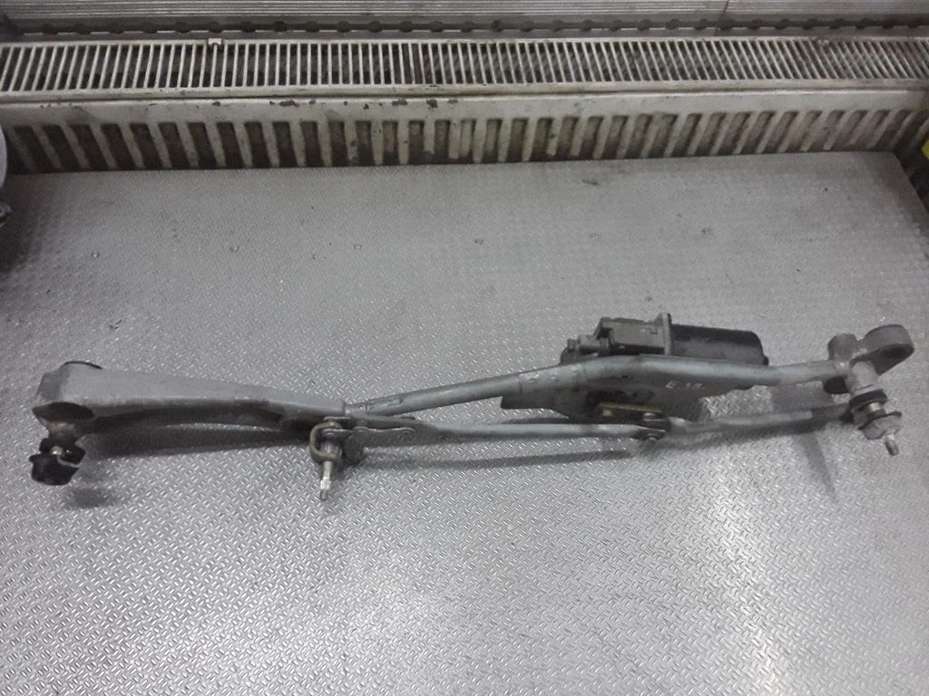 Mechanizm wycieraczek z silniczkiem – BMW Seria 5 E39 (1996-2003)