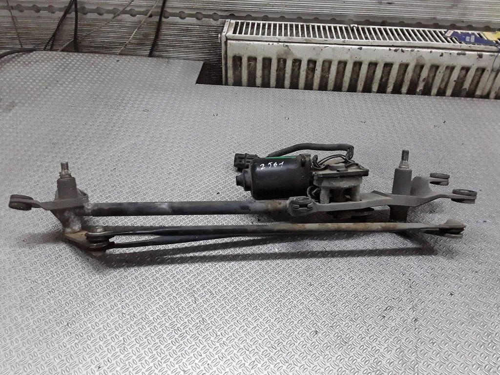 Front wiper linkage and motor – KIA Sorento (2002-2009)