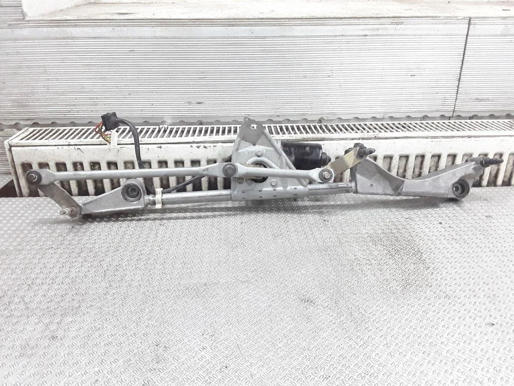 Front wiper linkage and motor – Mercedes-Benz C-Class W203 (2000-2007)